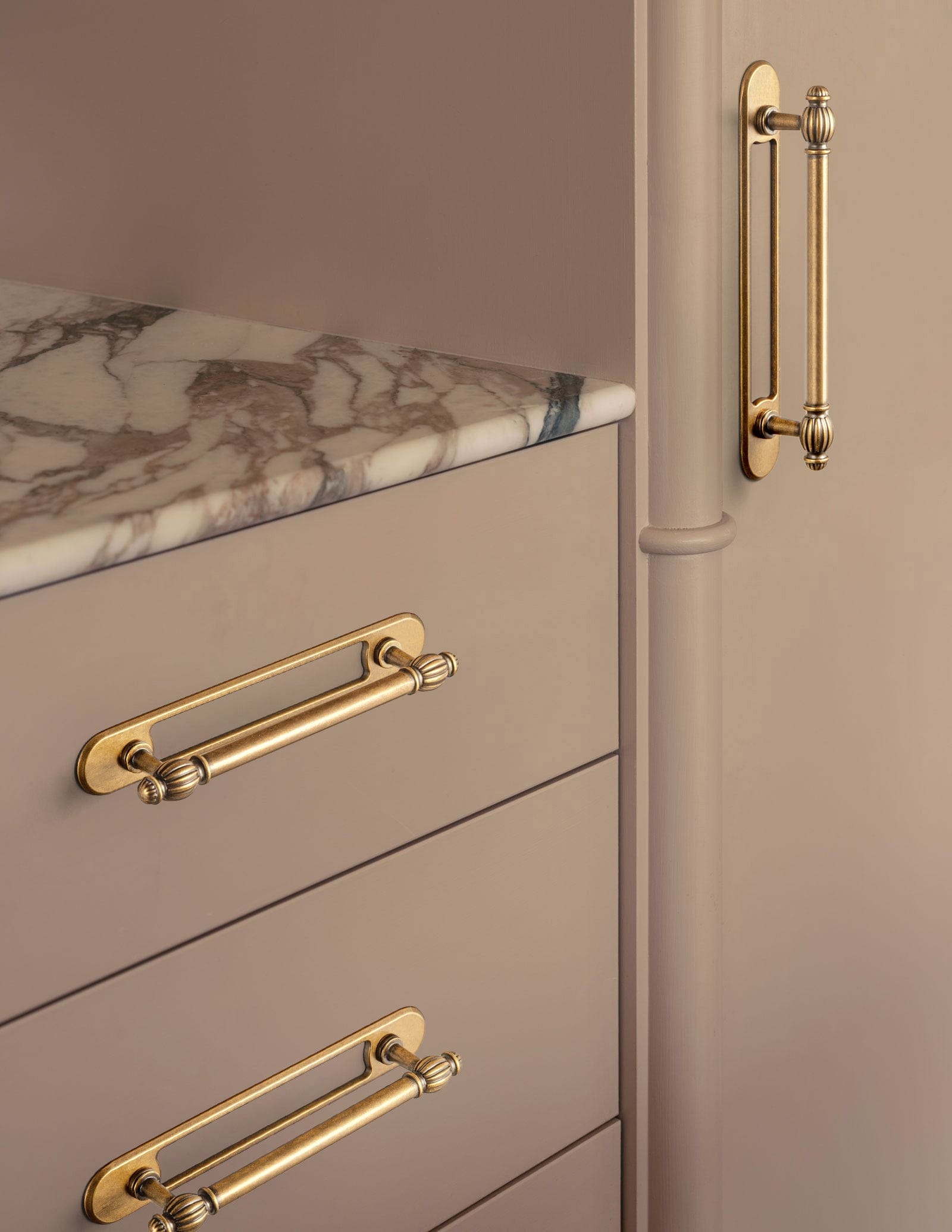 Goo-Ki Luxury Decorative Antique Brass Cabinet Handles Stylish Accents for Modern Cabinet Design