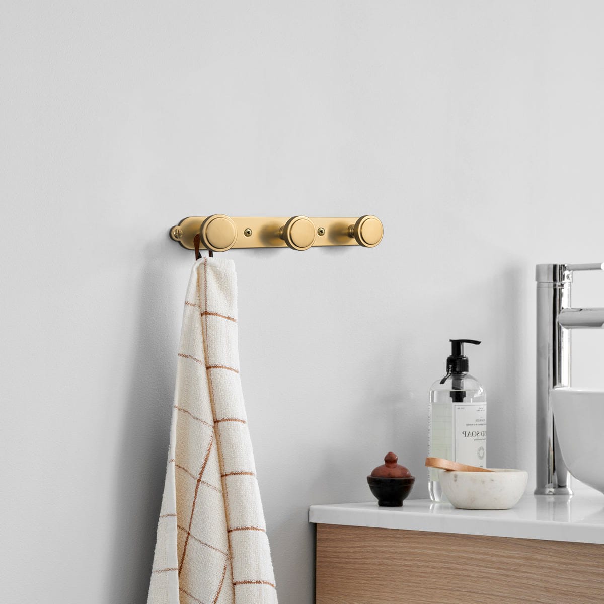 Goo-Ki Minimalist Round Knob Zinc Alloy Coat Hook Rail, Wall Mounted Robe Hanger for Coats, Towels & Accessories