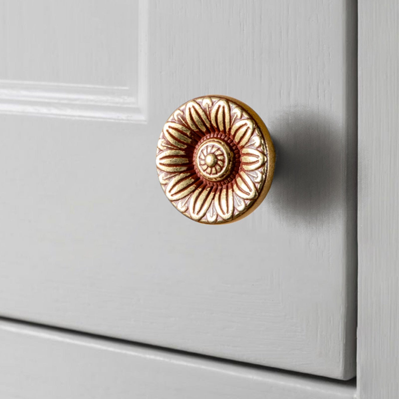 Goo-Ki Ornate Sunflower Embossed Cabinet Knobs Distressed Multi-Tone Zinc Alloy Furniture Hardware