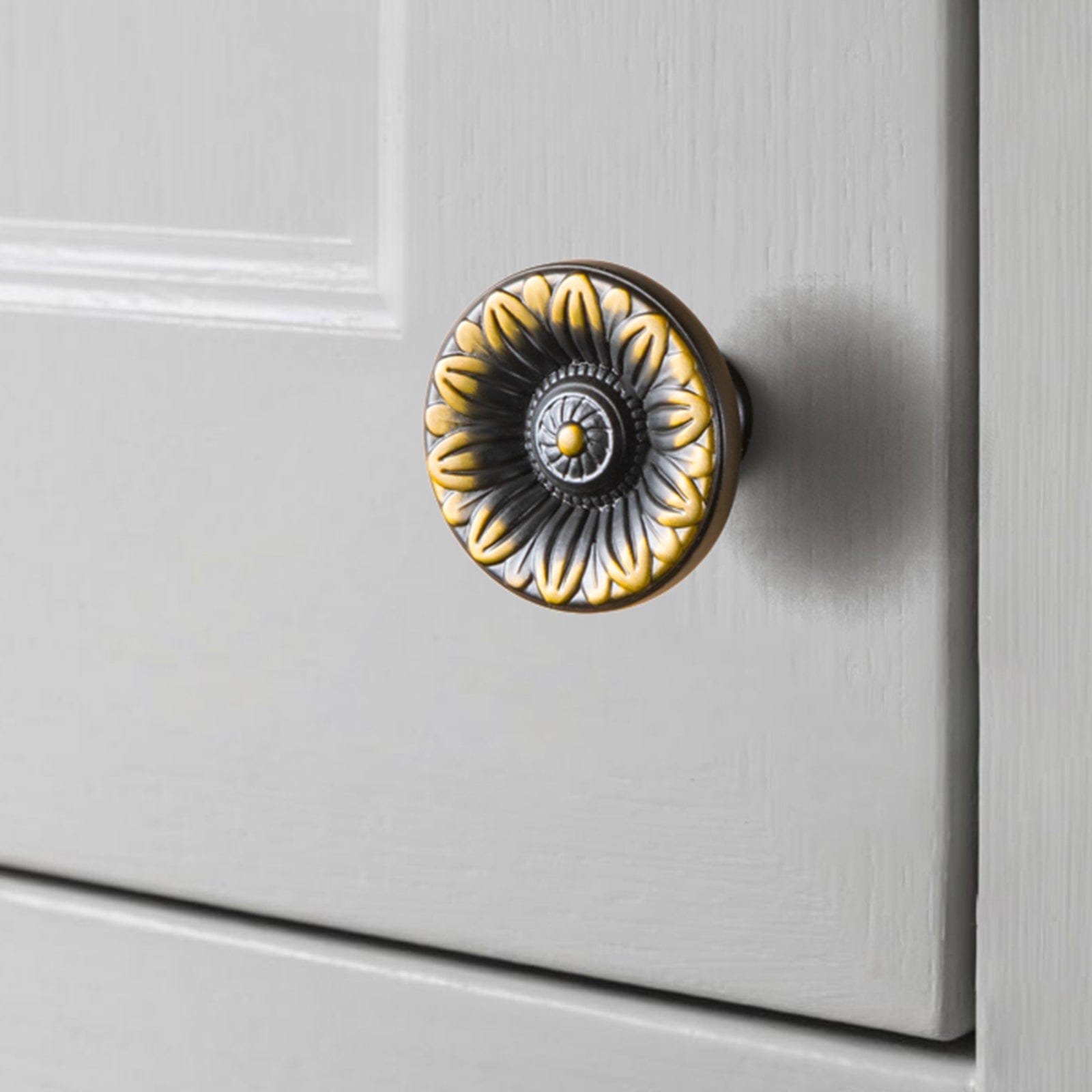 Goo-Ki Ornate Sunflower Embossed Cabinet Knobs Distressed Multi-Tone Zinc Alloy Furniture Hardware