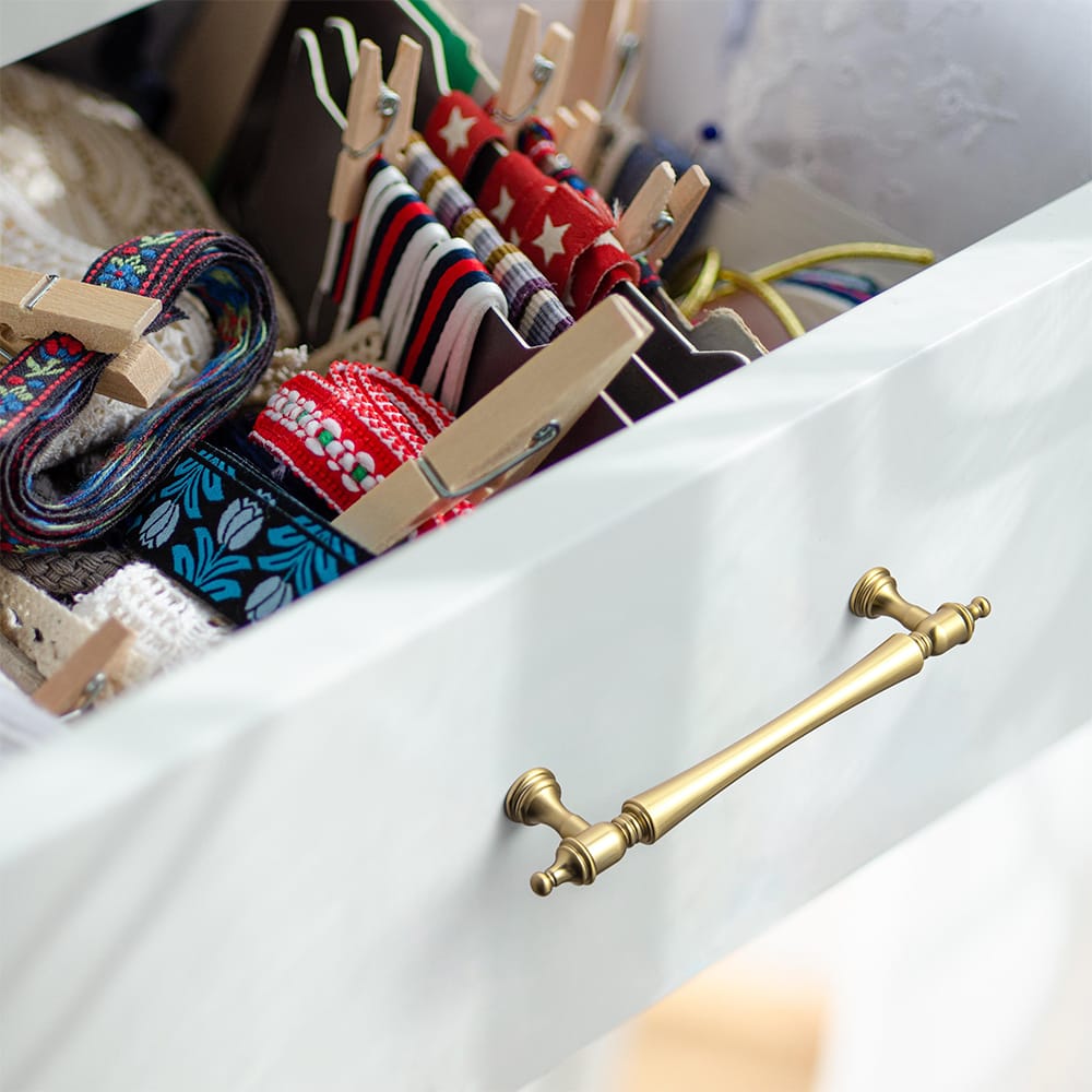 Goo-Ki Ornate Tapered Cabinet Handle with Sculpted Detailing Vintage Hardware for Kitchen