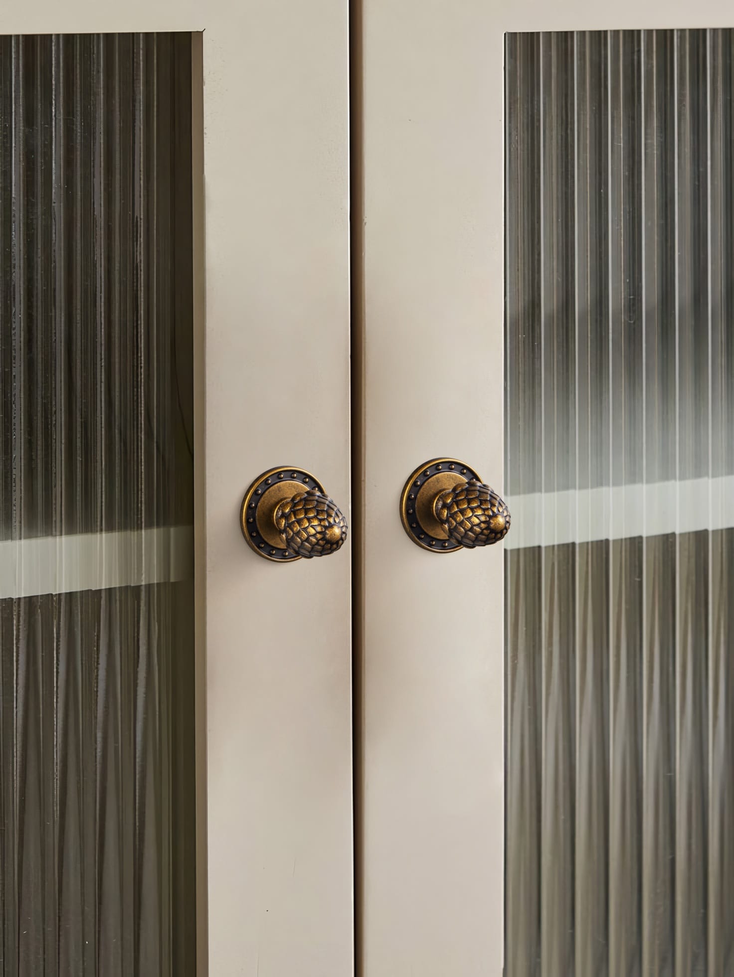 Goo-Ki Pinecone-Shaped Cabinet Knobs Premium Zinc Alloy Decorative Drawer Knobs with Multiple Styles of Round Backplates
