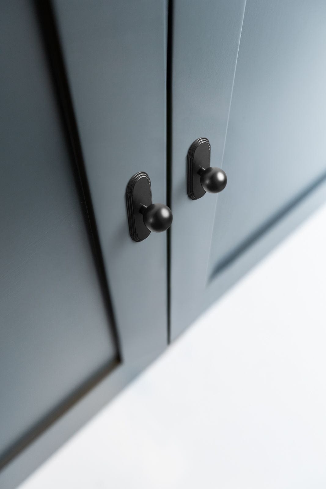 Goo-Ki Round Cabinet Knobs with Back Plate Zinc Alloy Cabinet Handle with Long Back Plate
