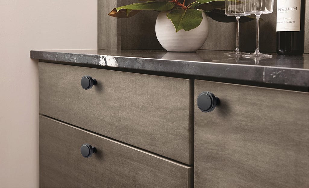 Goo-Ki Simple Cylindrical Zinc Alloy Drawer Knob with Elegant Design