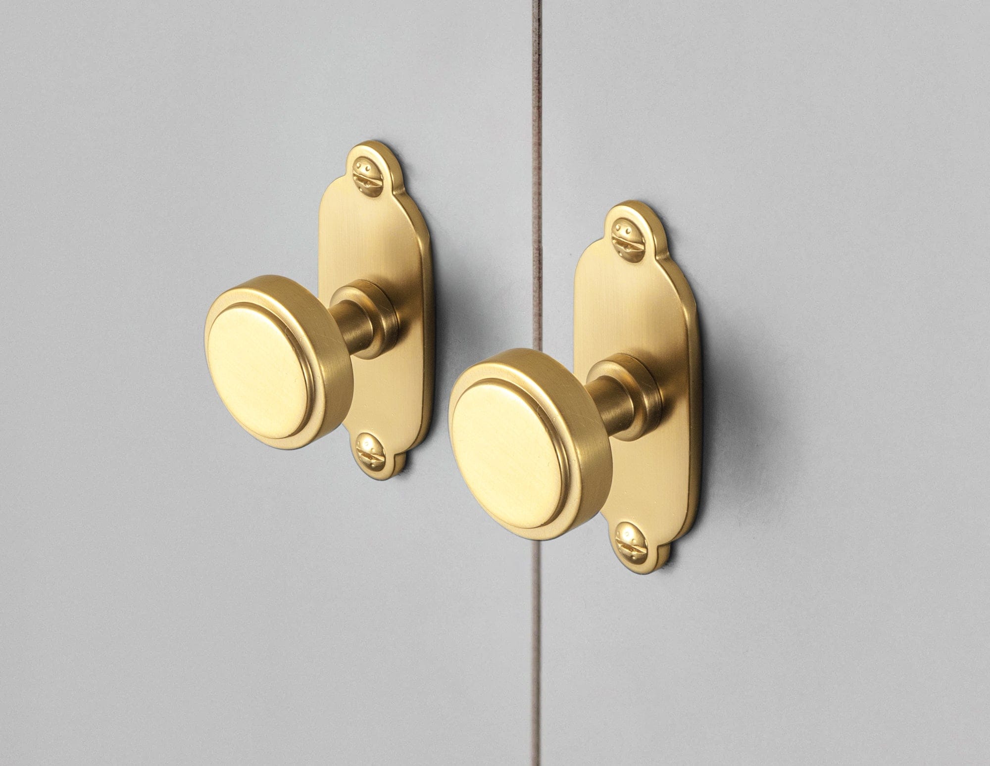Goo-Ki Simple Cylindrical Zinc Alloy Drawer Knob with Elegant Design