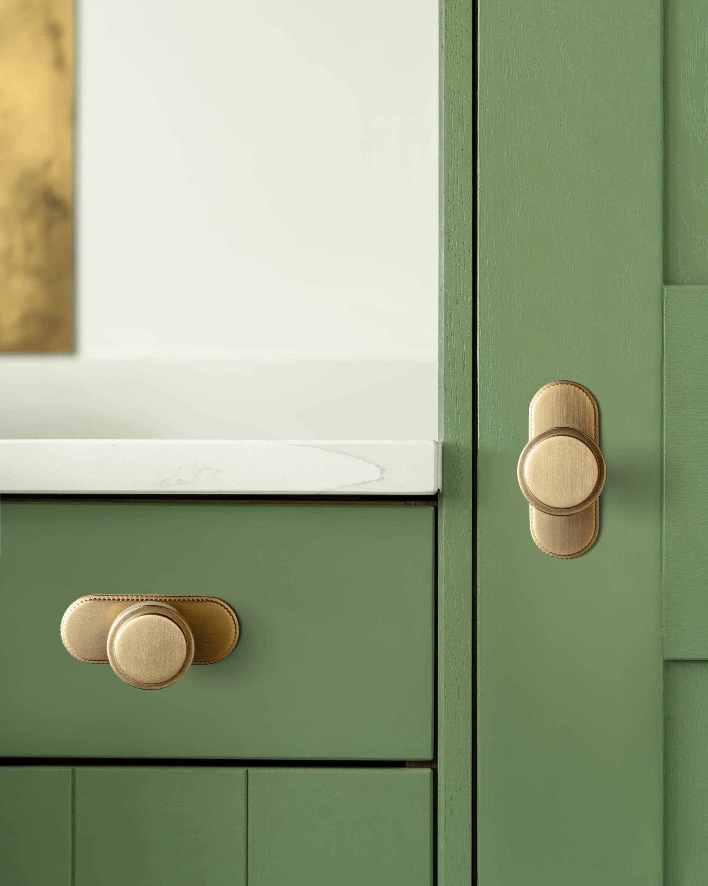 Goo-Ki Simple Cylindrical Zinc Alloy Drawer Knob with Elegant Design