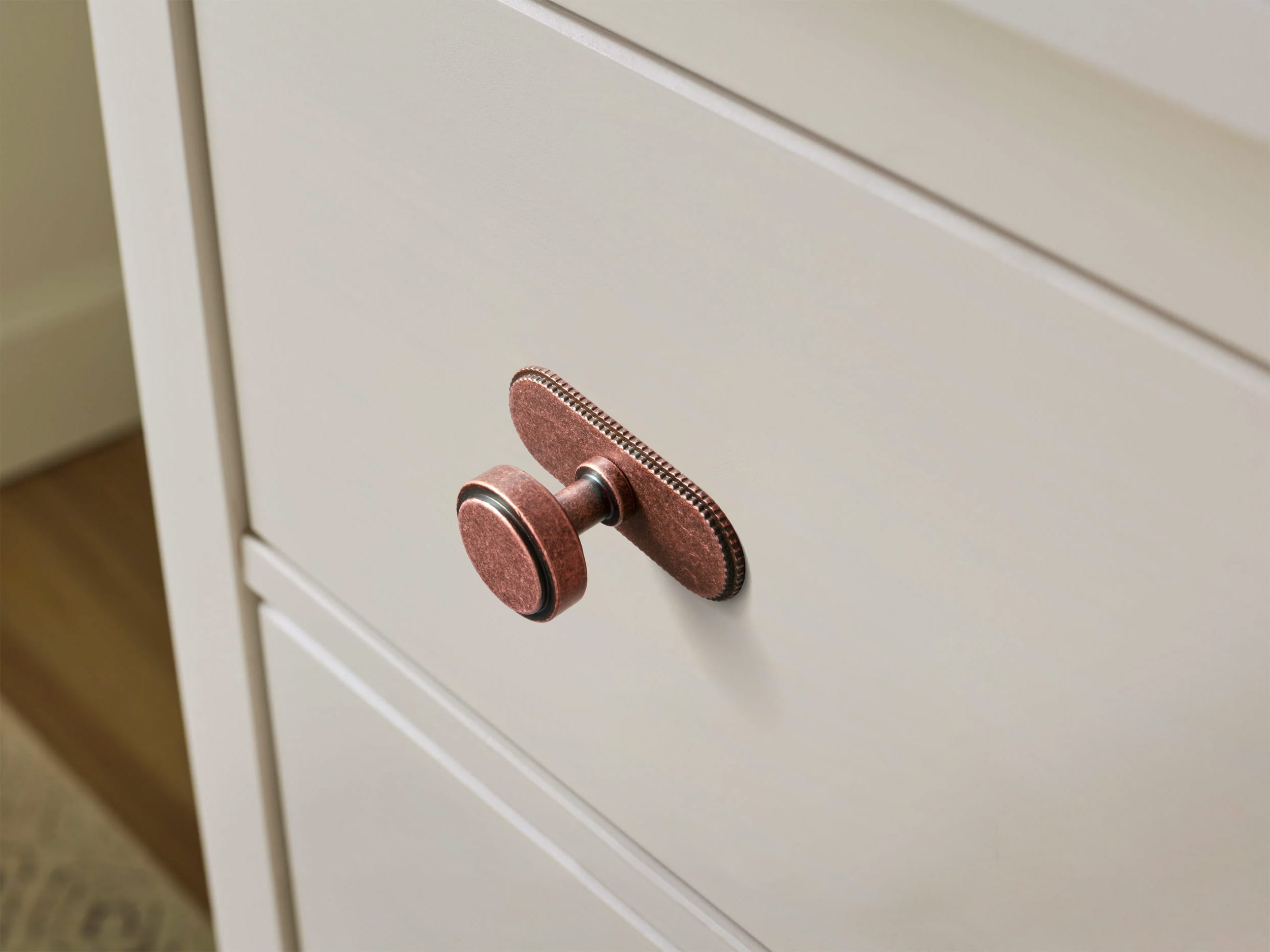 Goo-Ki Simple Cylindrical Zinc Alloy Drawer Knob with Elegant Design