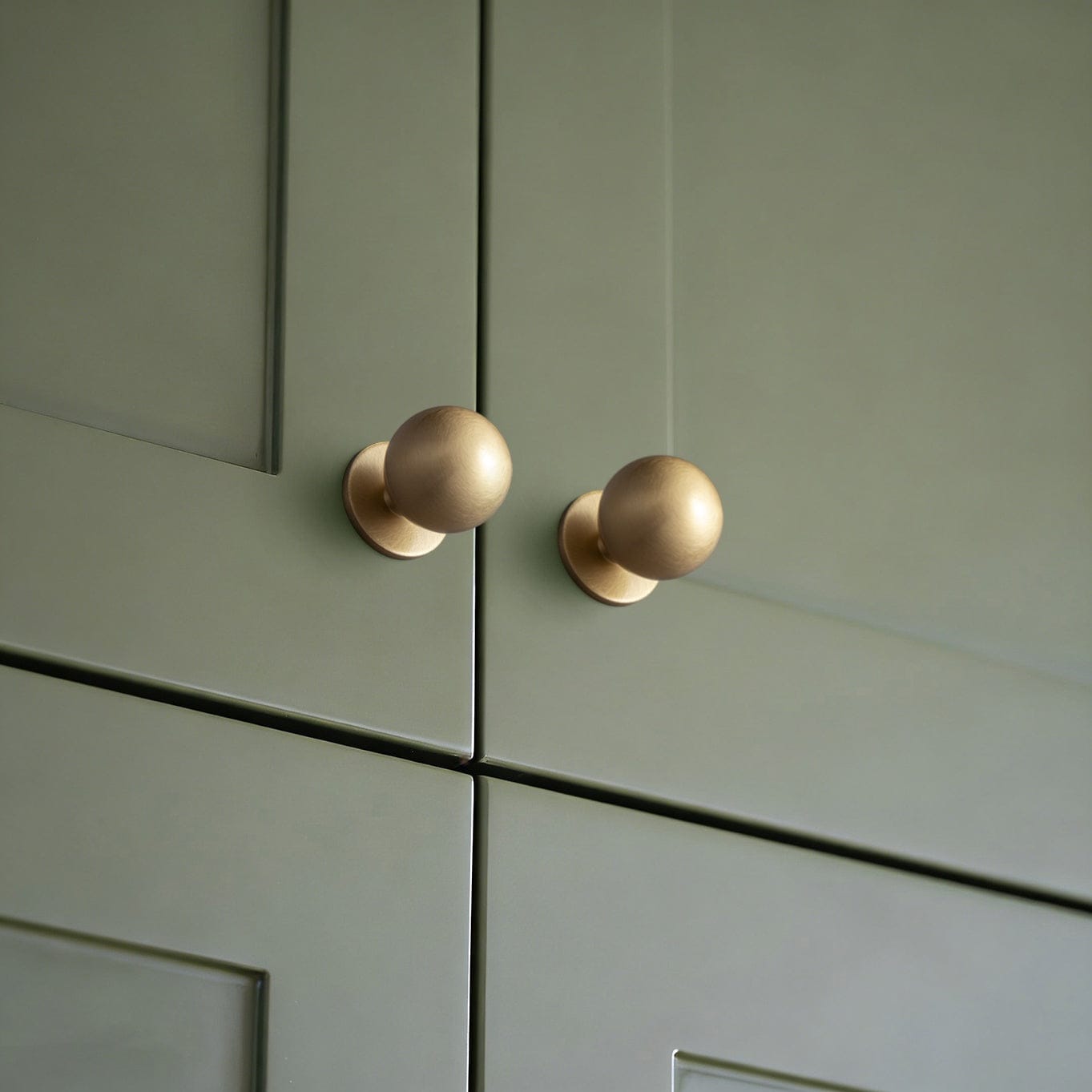 Goo-Ki Solid Brass Cabinet Knobs – Premium Round Egg-Shaped Drawer Pulls for Kitchen & Bathroom