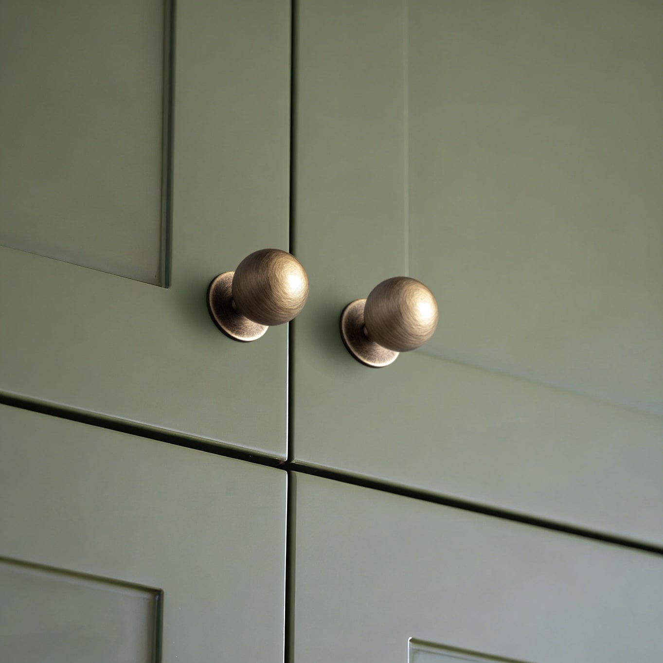 Goo-Ki Solid Brass Cabinet Knobs – Premium Round Egg-Shaped Drawer Pulls for Kitchen & Bathroom