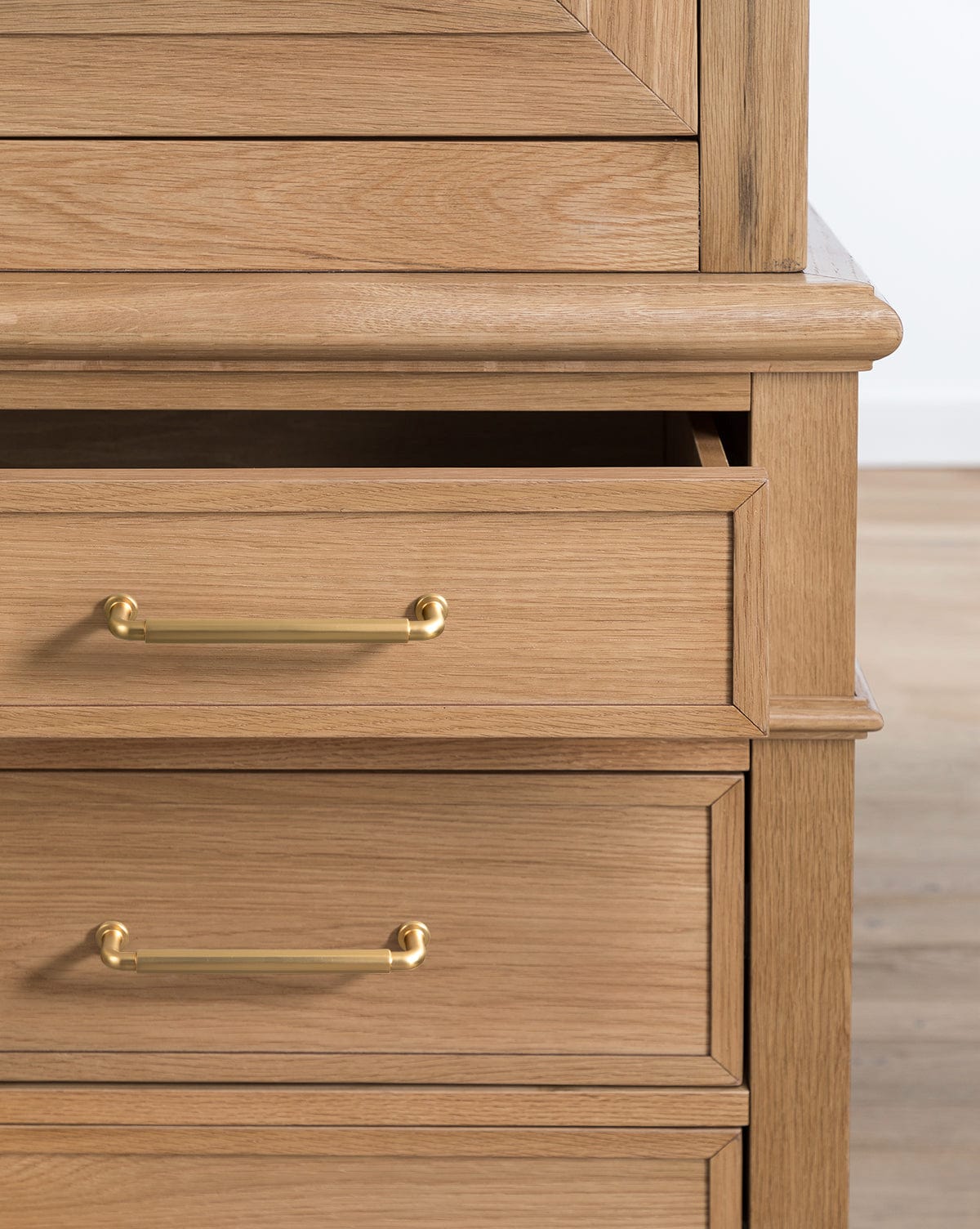 Goo-Ki Sturdy Zinc Alloy Cabinet Pulls: Uniquely Angular Design for Modern Spaces