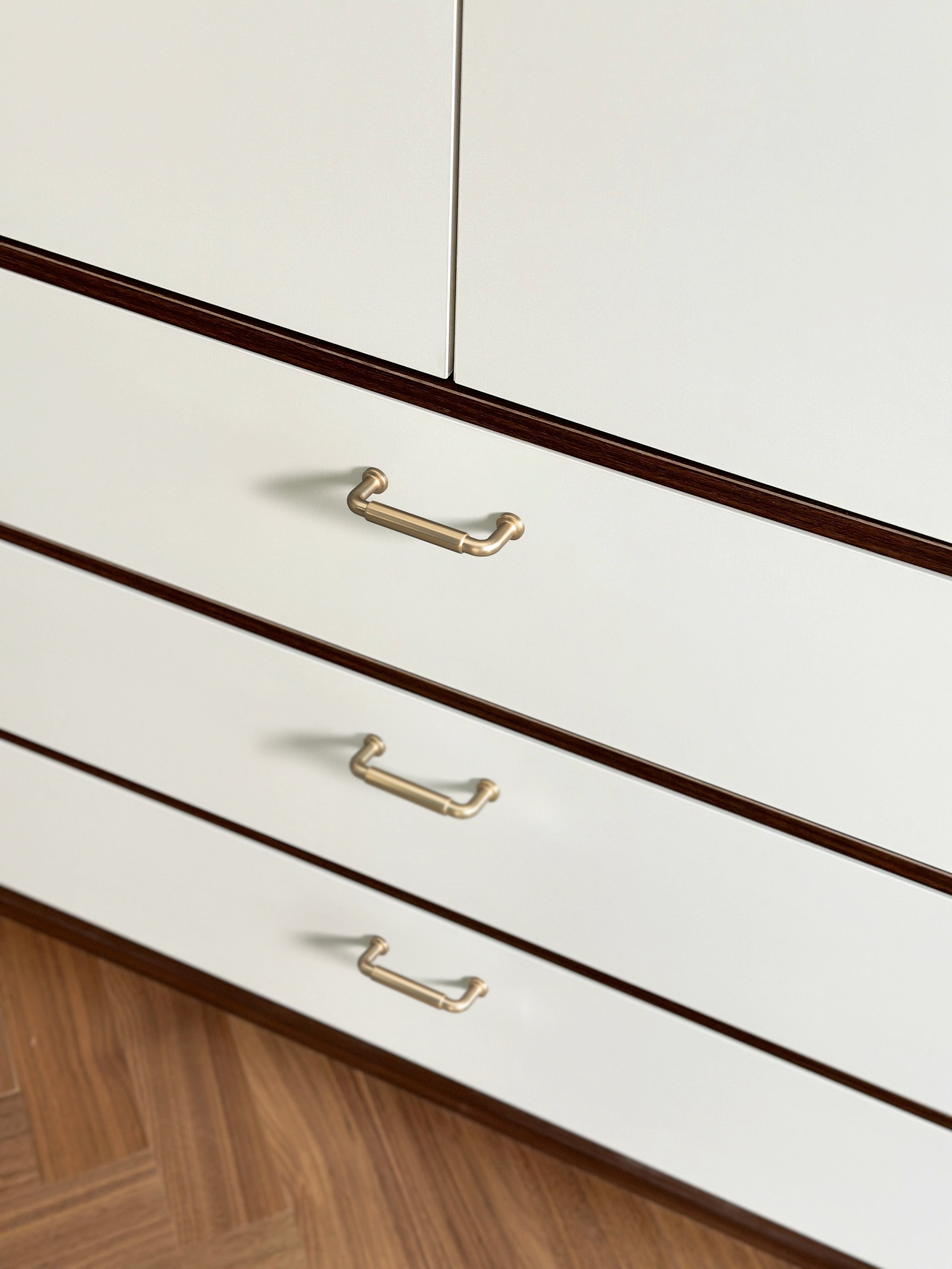 Goo-Ki Sturdy Zinc Alloy Cabinet Pulls: Uniquely Angular Design for Modern Spaces