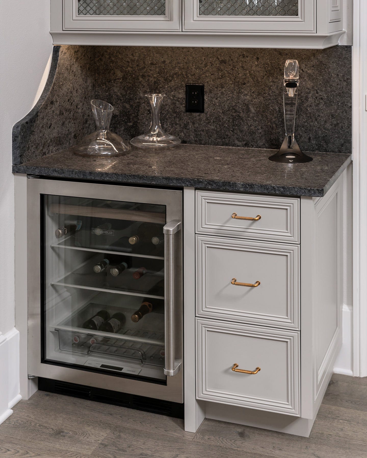 Goo-Ki Sturdy Zinc Alloy Cabinet Pulls: Uniquely Angular Design for Modern Spaces