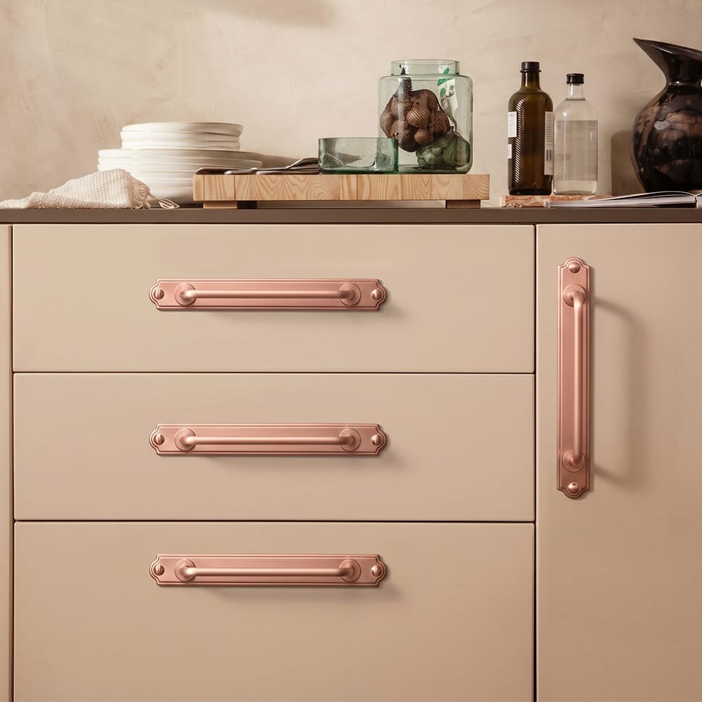 Goo-Ki Stylish Contoured Cabinet Handle with Back Plate Decorative Cabinet Hardware