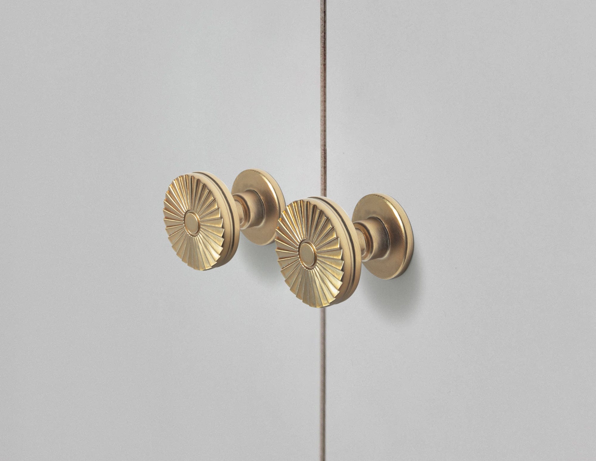 Goo-Ki Sunburst - Shaped Vintage Brass Cabinet Knobs for Distinctive Style