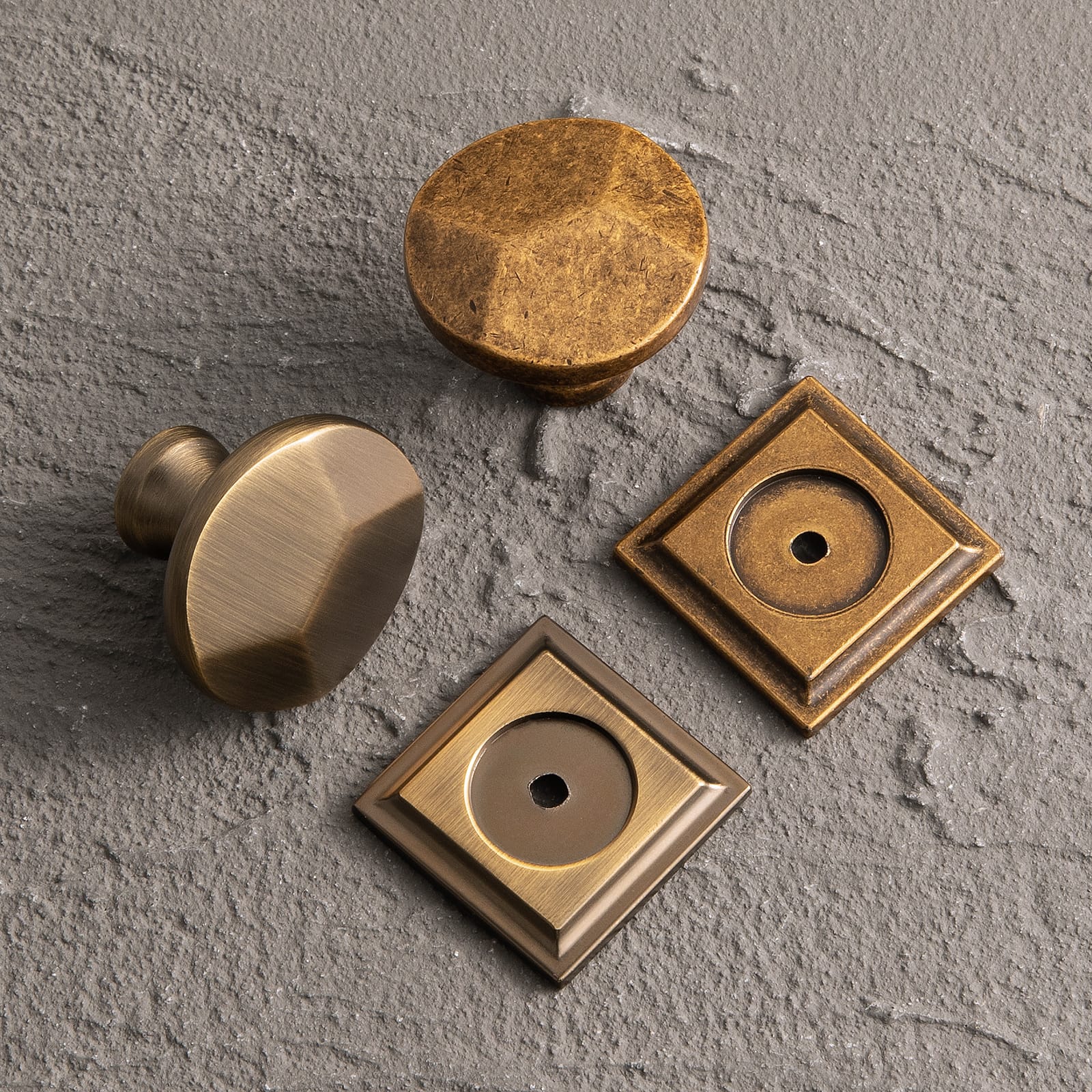 Goo-Ki Traditional Aged Bronze Zinc Alloy Cabinet Knob, Elegant Round Knob with Decorative Back Plate for Kitchen & Bathroom Cabinets