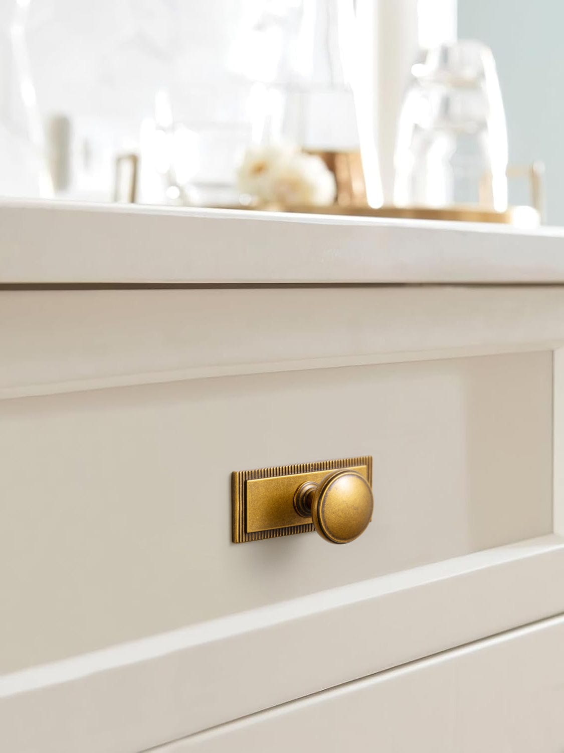 Goo-Ki Vintage Retro Bronze Drawer Knob Kitchen Hardware Single Hole Cabinet Knobs with Back Plate