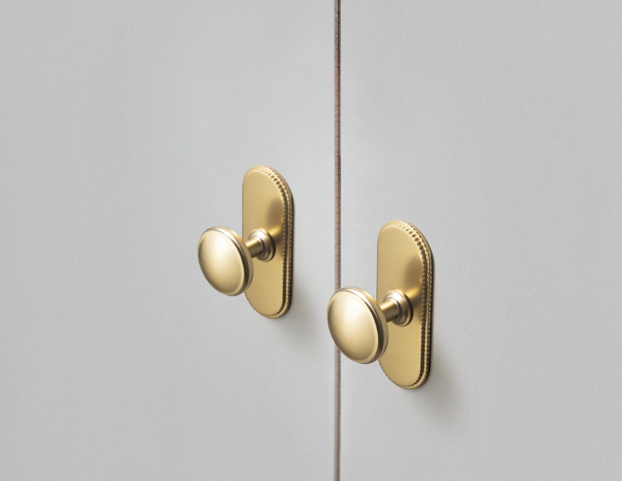 Goo-Ki Vintage Retro Bronze Drawer Knob Kitchen Hardware Single Hole Cabinet Knobs with Back Plate