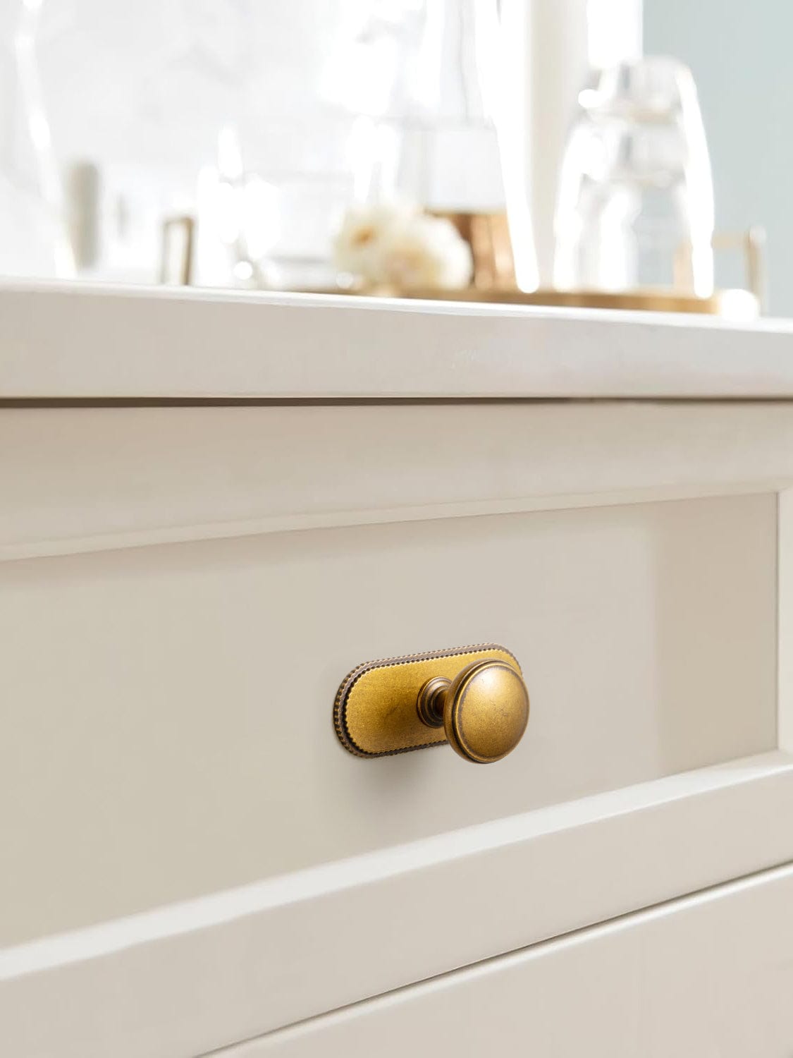 Goo-Ki Vintage Retro Bronze Drawer Knob Kitchen Hardware Single Hole Cabinet Knobs with Back Plate