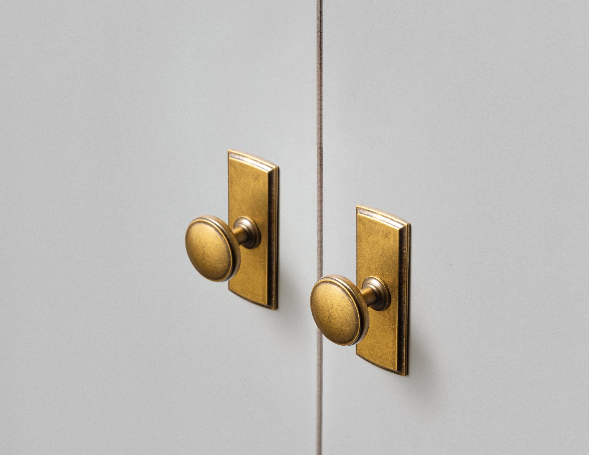 Goo-Ki Vintage Retro Bronze Drawer Knob Kitchen Hardware Single Hole Cabinet Knobs with Back Plate