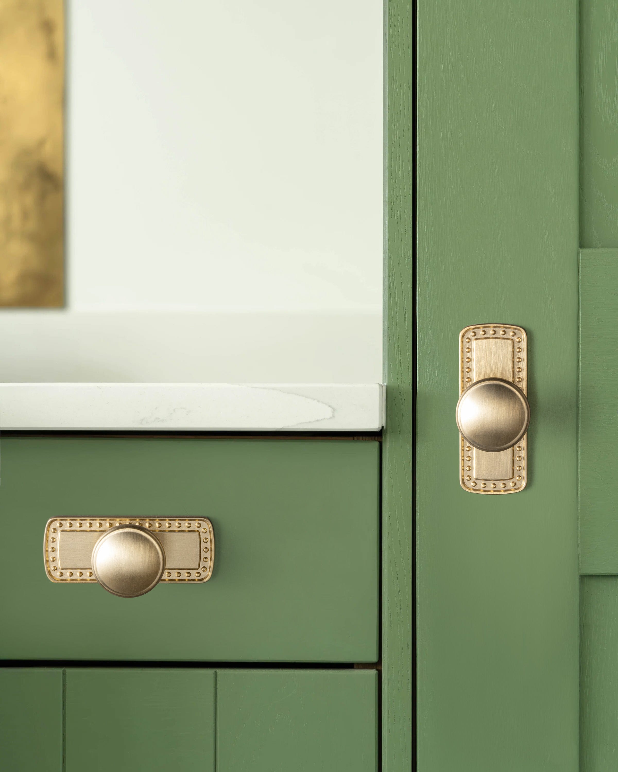 Goo-Ki Vintage Retro Bronze Drawer Knob Kitchen Hardware Single Hole Cabinet Knobs with Back Plate