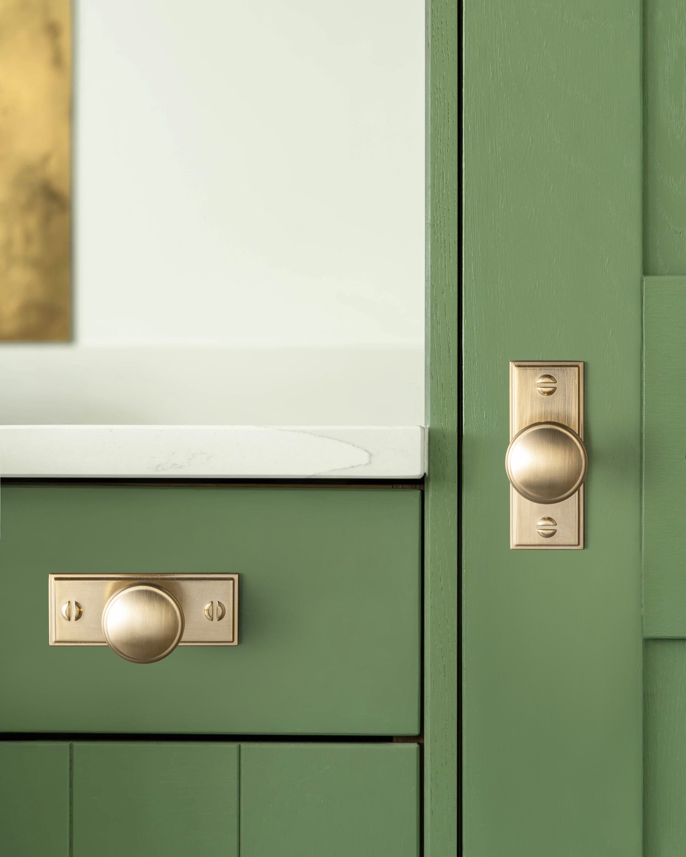 Goo-Ki Vintage Retro Bronze Drawer Knob Kitchen Hardware Single Hole Cabinet Knobs with Back Plate