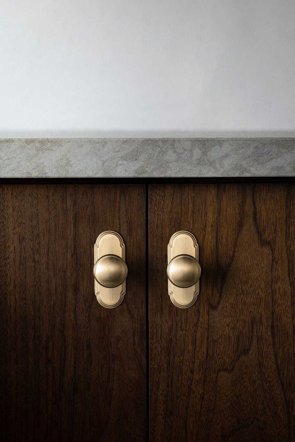 Goo-Ki Vintage Retro Bronze Drawer Knob Kitchen Hardware Single Hole Cabinet Knobs with Back Plate