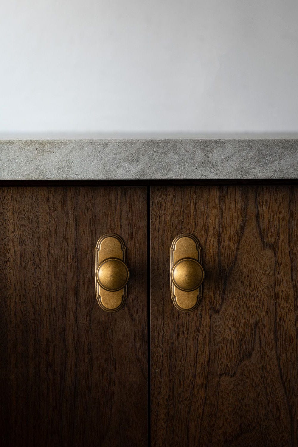 Goo-Ki Vintage Retro Bronze Drawer Knob Kitchen Hardware Single Hole Cabinet Knobs with Back Plate