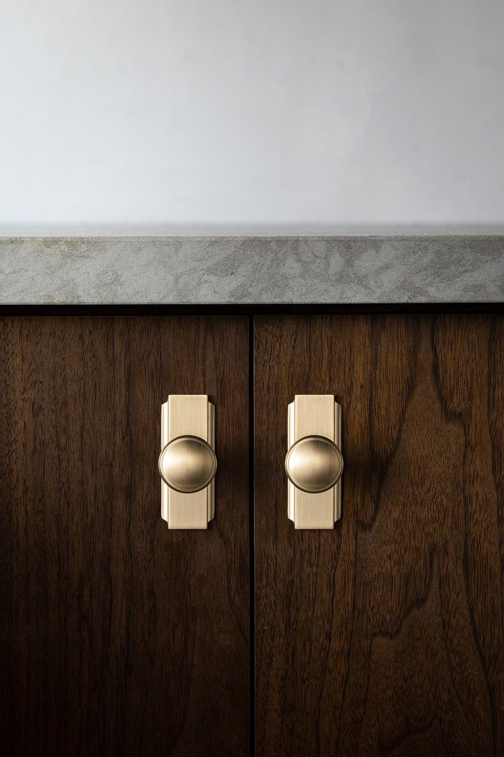 Goo-Ki Vintage Retro Bronze Drawer Knob Kitchen Hardware Single Hole Cabinet Knobs with Back Plate