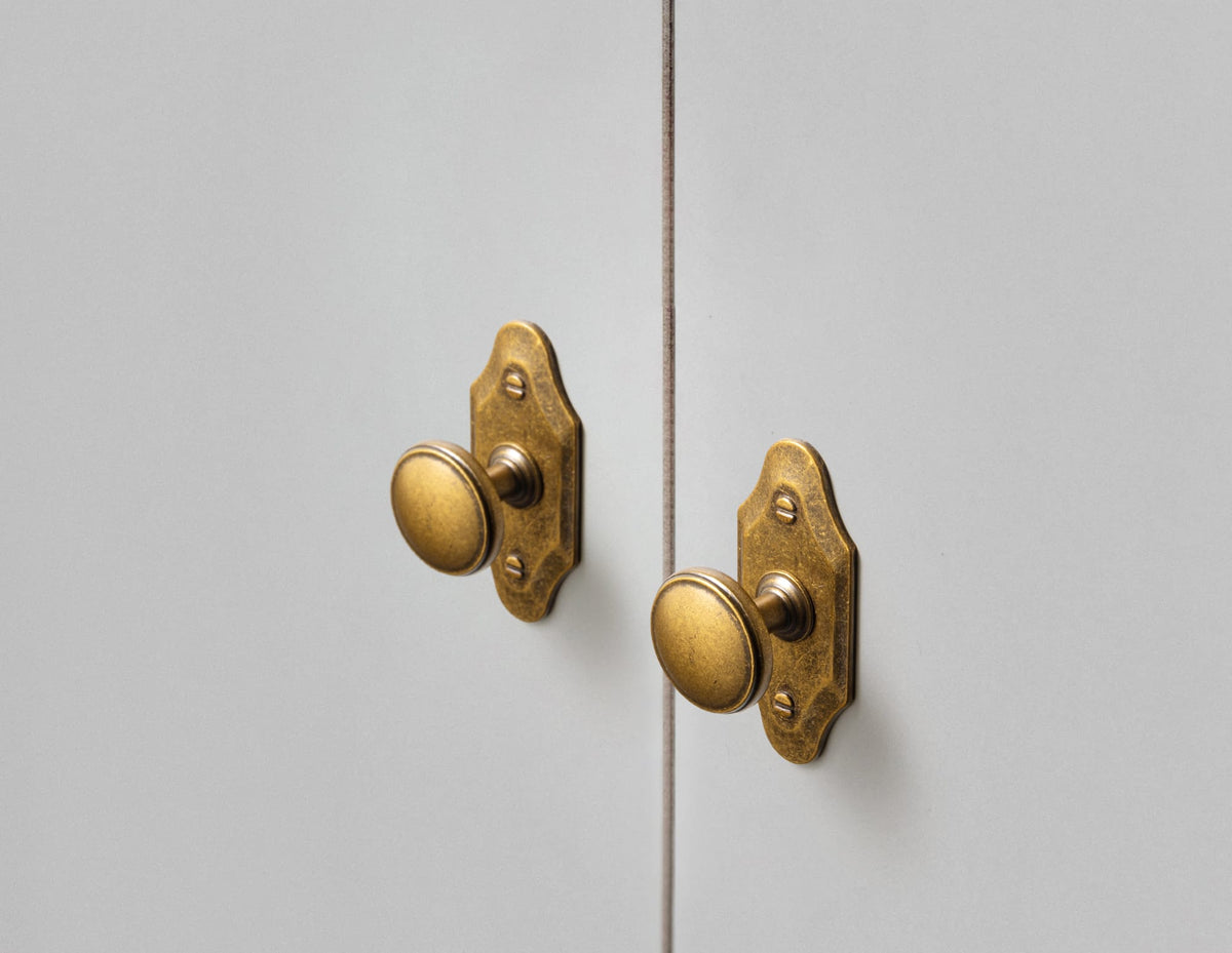 Goo-Ki Vintage Retro Bronze Drawer Knob Kitchen Hardware Single Hole Cabinet Knobs with Back Plate