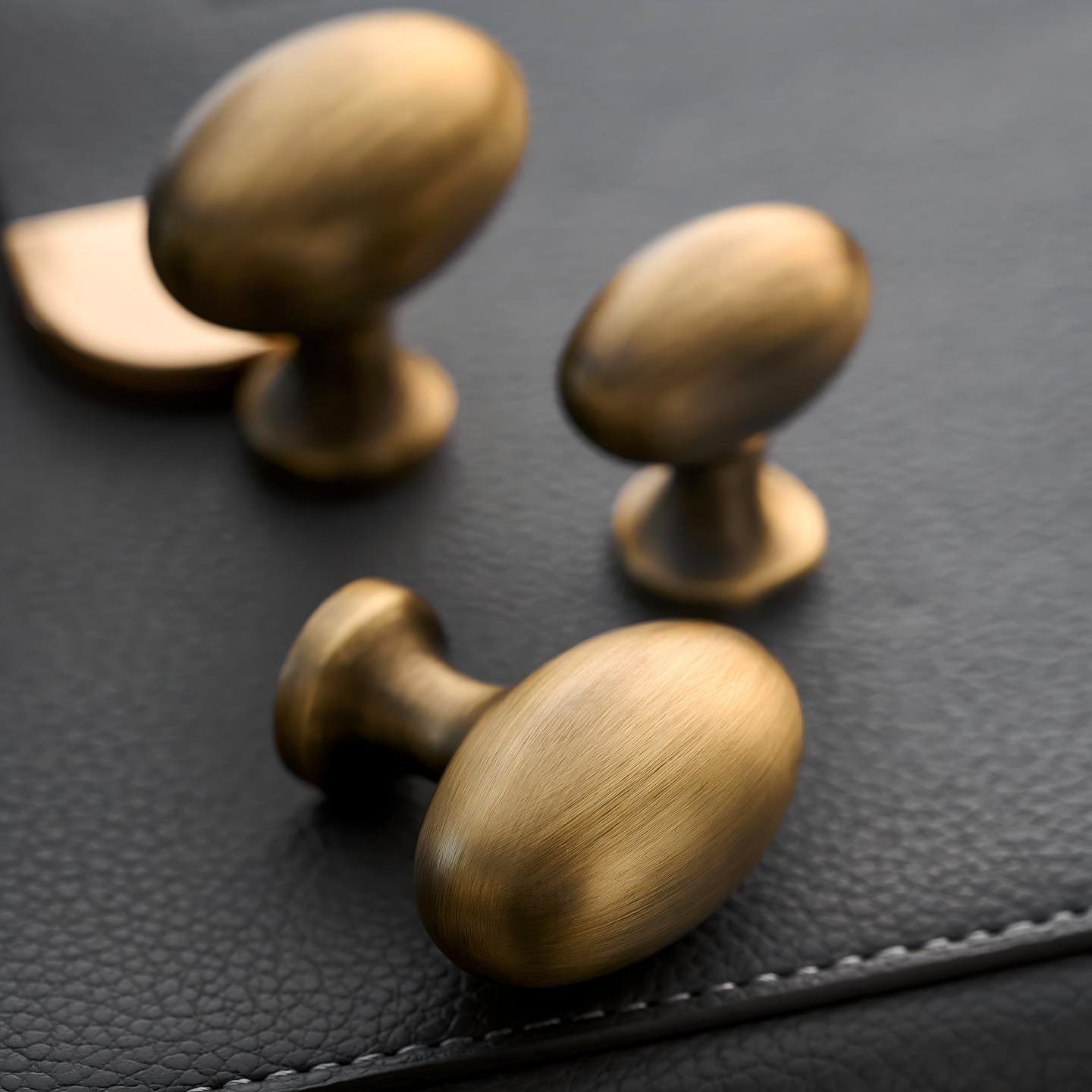 Goo-Ki Vintage Style Solid Brass Oval Pigeon Egg Shape 1.4 Inch Diameter Cabinet Knobs for Kitchen & Bathroom