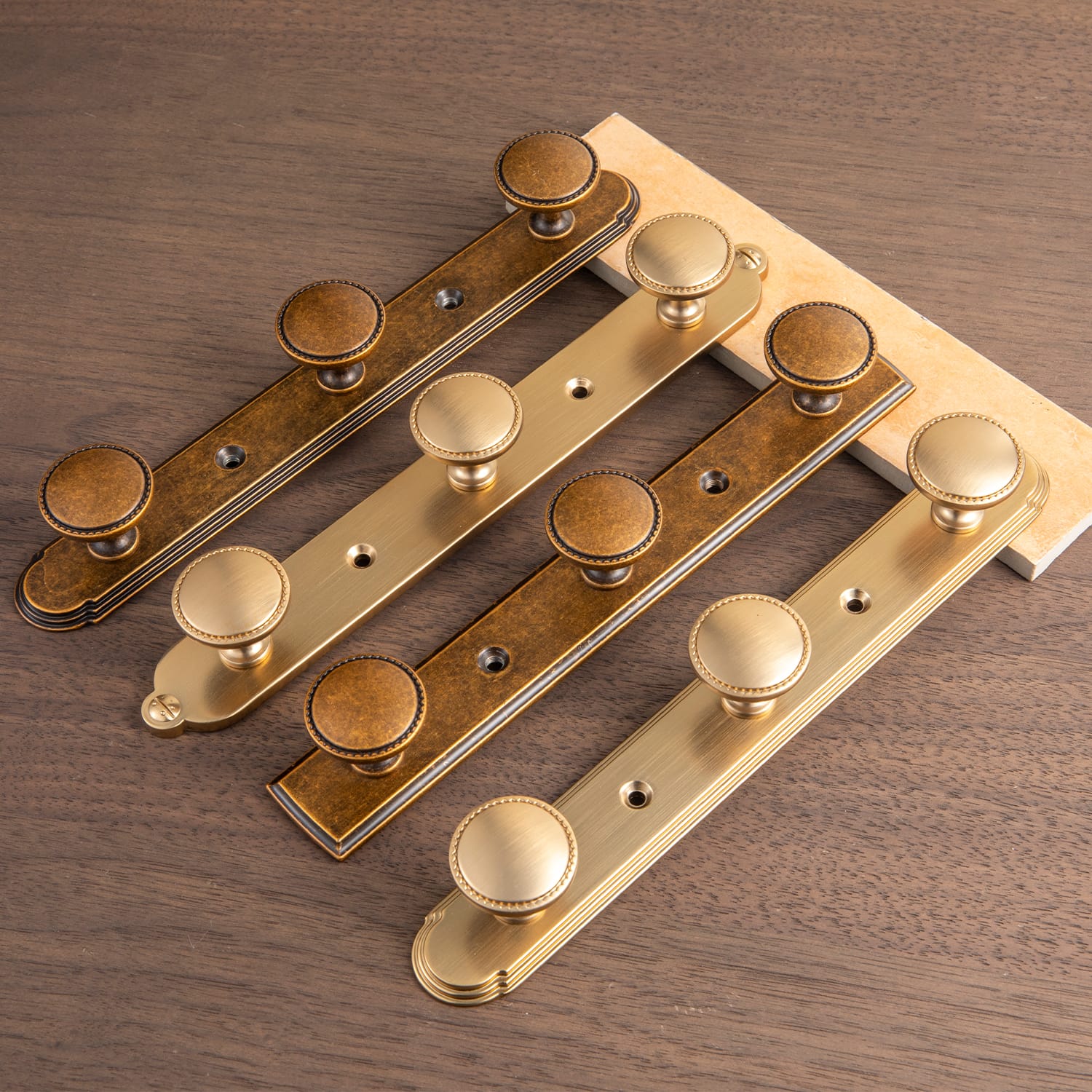 Goo-Ki Vintage Zinc Alloy Multi-Hook Coat Rail - Wall-Mounted Clothes Hanger with Decorative Knob Backplate for Entryway & Bathroom