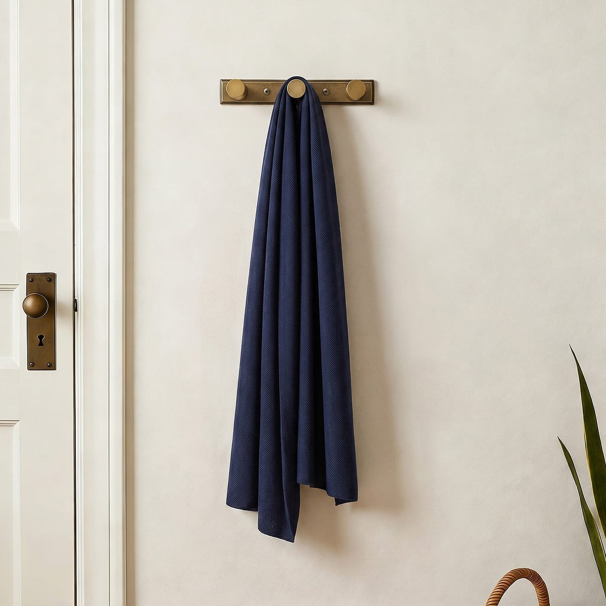 Goo-Ki Wall Mount Hook Rail, Zinc Alloy Backplate with Aluminum Hooks for Entryway & Bathroom Organization