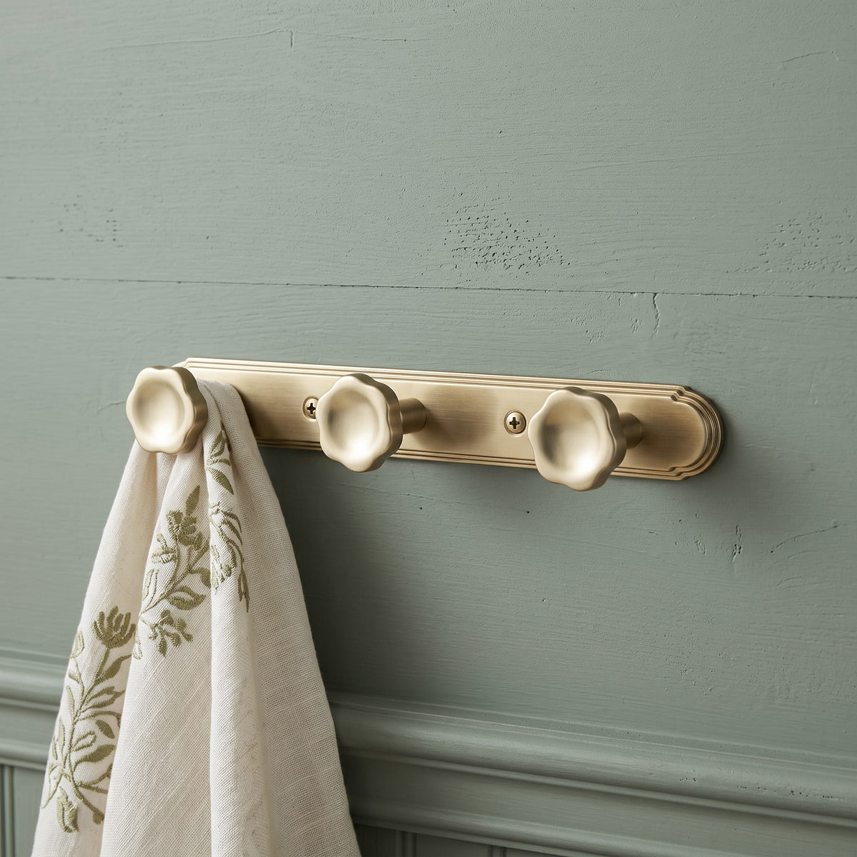Goo-Ki Wall Mounted Zinc Alloy Floral Knob Coat Hook Rack, Decorative Robe Hook Rail for Home Storage & Decor
