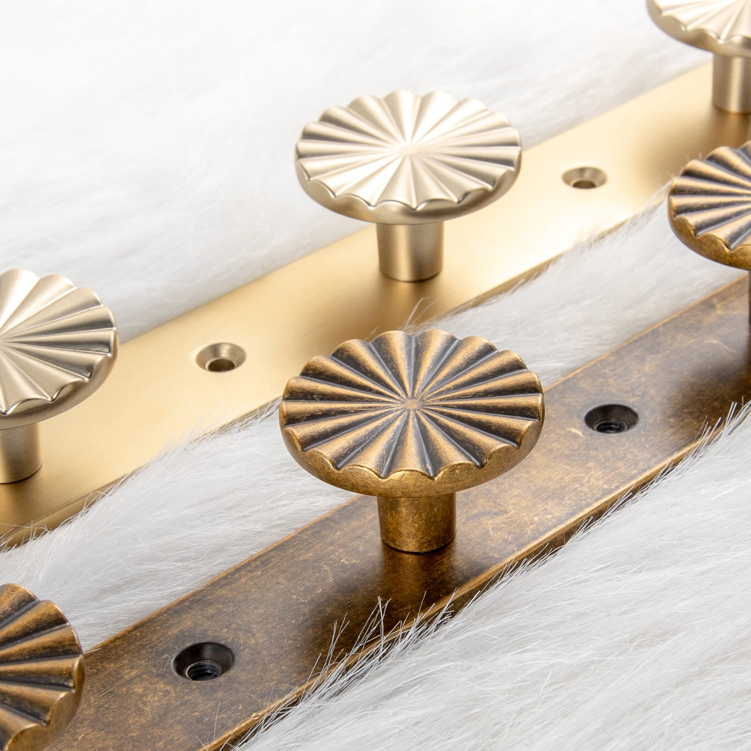 Goo-Ki Zinc Alloy Coat Hook Bar with Ornate Radiating Sunburst Knobs, Wall Mounted Robe Hanger for Entryway, Bathroom & Closet