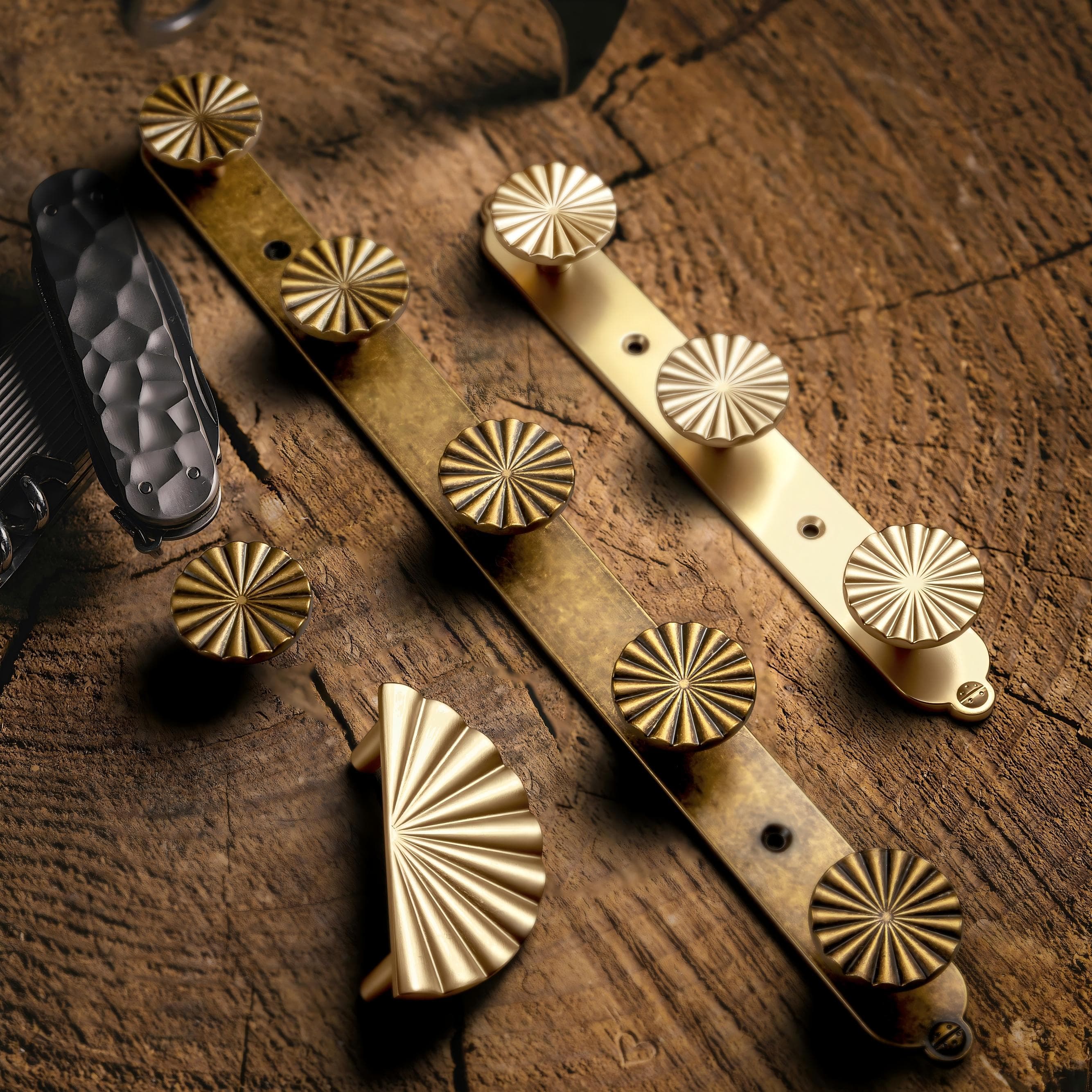 Goo-Ki Zinc Alloy Coat Hook Bar with Ornate Radiating Sunburst Knobs, Wall Mounted Robe Hanger for Entryway, Bathroom & Closet