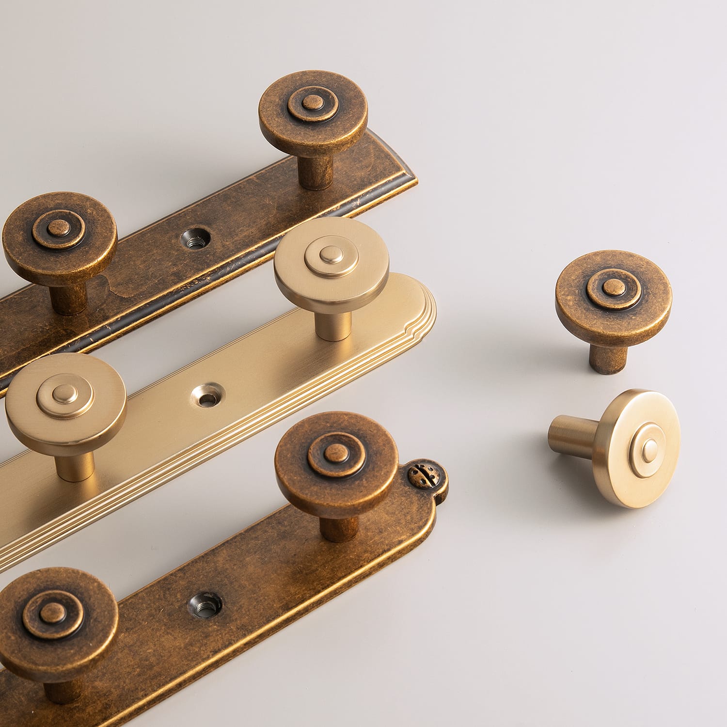 Goo-Ki Zinc Alloy Wall-Mounted Coat Hooks Decorative Multi-Hook Rail with Round Knobs Heavy-Duty Hanger Rail for Entryway, Bathroom & Bedroom