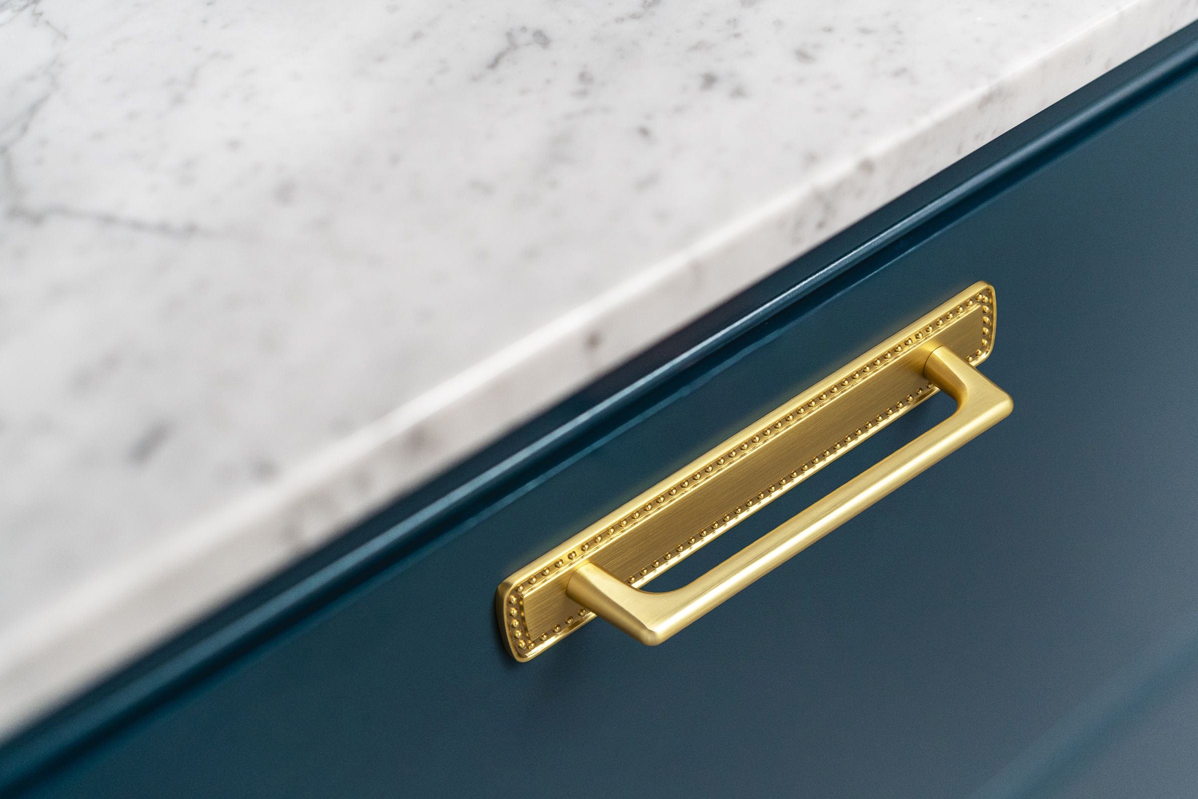 2 Pack Classic Cabinet Bar Pulls with Back Plate Zinc Alloy Cabinet Handle with Long Back Plate
